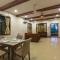 SaffronStays Ekaant, Vikramgad - party-perfect pool villa with spacious lawn - Pālghar