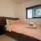 Foto: LUXURY 3 BEDROOMS 2 BATHS ROOF APT BY GORDON BEACH 28/31