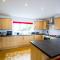 ROUND PARK- Private and spacious family bungalow with parking