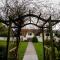 ROUND PARK- Private and spacious family bungalow with parking