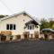 ROUND PARK- Private and spacious family bungalow with parking