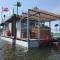 Foto: Houseboat on the water