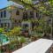 10 Alexander B&B