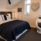 The Lighthouse Penthouse, Studio and Holiday Home