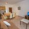 Three-Bedroom Apartment Mir with Private Infinity Pool - Vošteni