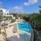 Foto: Modern Condos with Resort Amenities in Gated Community 7/54