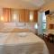 light hotel & hub