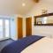The Lighthouse Penthouse, Studio and Holiday Home