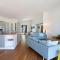 Barefoot Bungalow - Castaways Beach