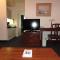Rosedale on Robson Suite Hotel