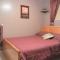 Domaine Joseph Ross Bed and Breakfast