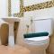 Comfy 1BR Twin Tower Apartment By Travelio - 泗水