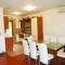 Villa Roses Apartments & Wellness - 伊齐齐
