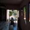 Ubatuba Surf Hostel, apenas a 60 metros da praia da Lagoinha!