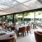 Cazaudehore, maison forestière de charme, restaurant gastronomique, terrasse ombragée et jardin