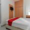RedDoorz Plus near Galaxy Bekasi - بيكاسي