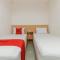 RedDoorz Plus near Galaxy Bekasi - بيكاسي