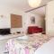 Apartments & rooms DDD2
