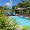 Terra Cottage, 1 or 2 bedroom Cottage in Hodges Bay - Cedar Grove