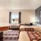 Super 8 by Wyndham Holton