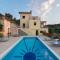 Foto: Adelianos Kampos Villa Sleeps 8 Pool Air Con WiFi