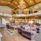 Whispering Pines Lodge: 11 Bedroom