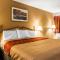 Econo Lodge Inn & Suites University