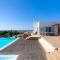 Foto: Foinikas Villa Sleeps 12 Pool