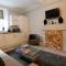 JOIVY Unique Old Town Stay under Edinburgh Castle - 爱丁堡