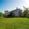House Ivas with garden