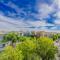 Designer Penthouse 2 Bedroom with Balcony Beverly Hills Adjacent