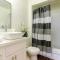 Designer Penthouse 2 Bedroom with Balcony Beverly Hills Adjacent
