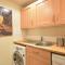 JOIVY Classic Apt with Castle Views in Old Town - Edimburgo