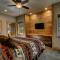 Whispering Pines Lodge: 9 Bedroom - إيغل ريفير