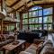 Whispering Pines Lodge: 9 Bedroom