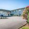 Bridgeway Inn & Suites
