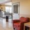 Bridgeway Inn & Suites