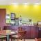 Econo Lodge Inn & Suites Eau Claire - Eau Claire