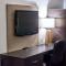 Garner Hotel Topeka West by IHG