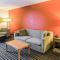 Econo Lodge Inn & Suites - Norton