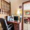 Econo Lodge Inn & Suites Fairview Heights St Louis