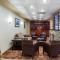 Quality Hotel & Suites