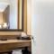 Quality Hotel & Suites