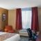 Quality Hotel & Suites
