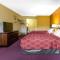 Econo Lodge At Six Flags