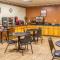 Econo Lodge Inn & Suites - Newton