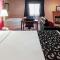 Econo Lodge Menomonie On The Bay