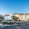 Clarion Hotel Mackinaw City Beachfront