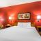 Quality Inn & Suites Chesterfield Village - Springfield