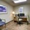 Econo Lodge Inn & Suites